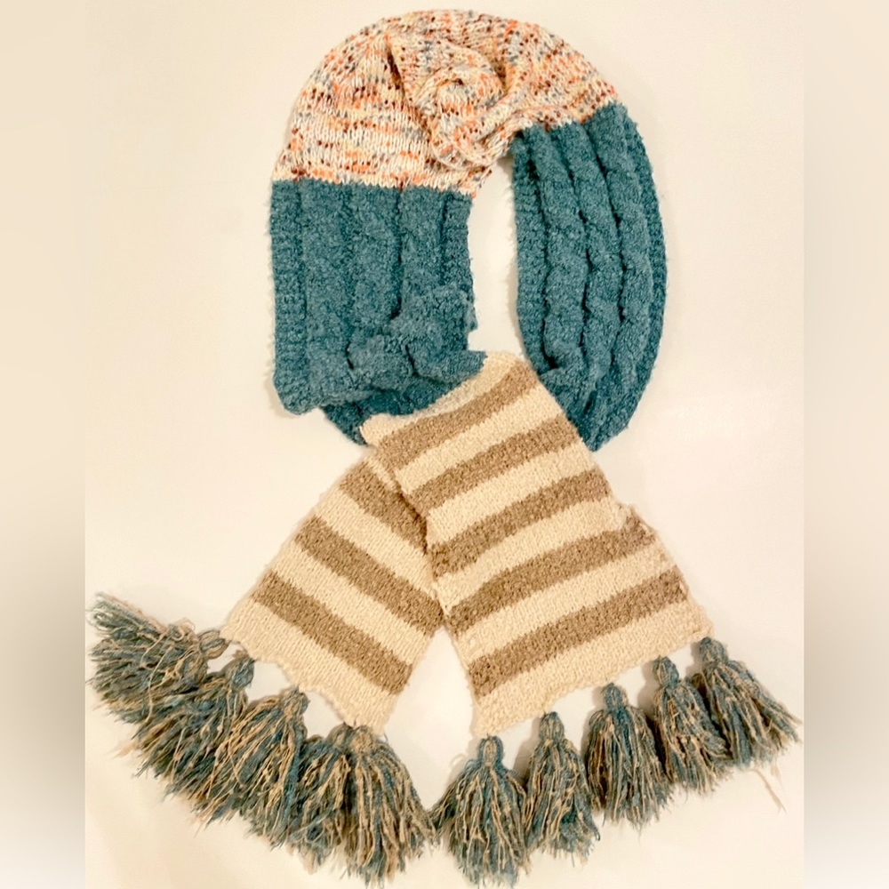 BEAUTIFUL MULTI-COLORED SCARF (Altar’d State)